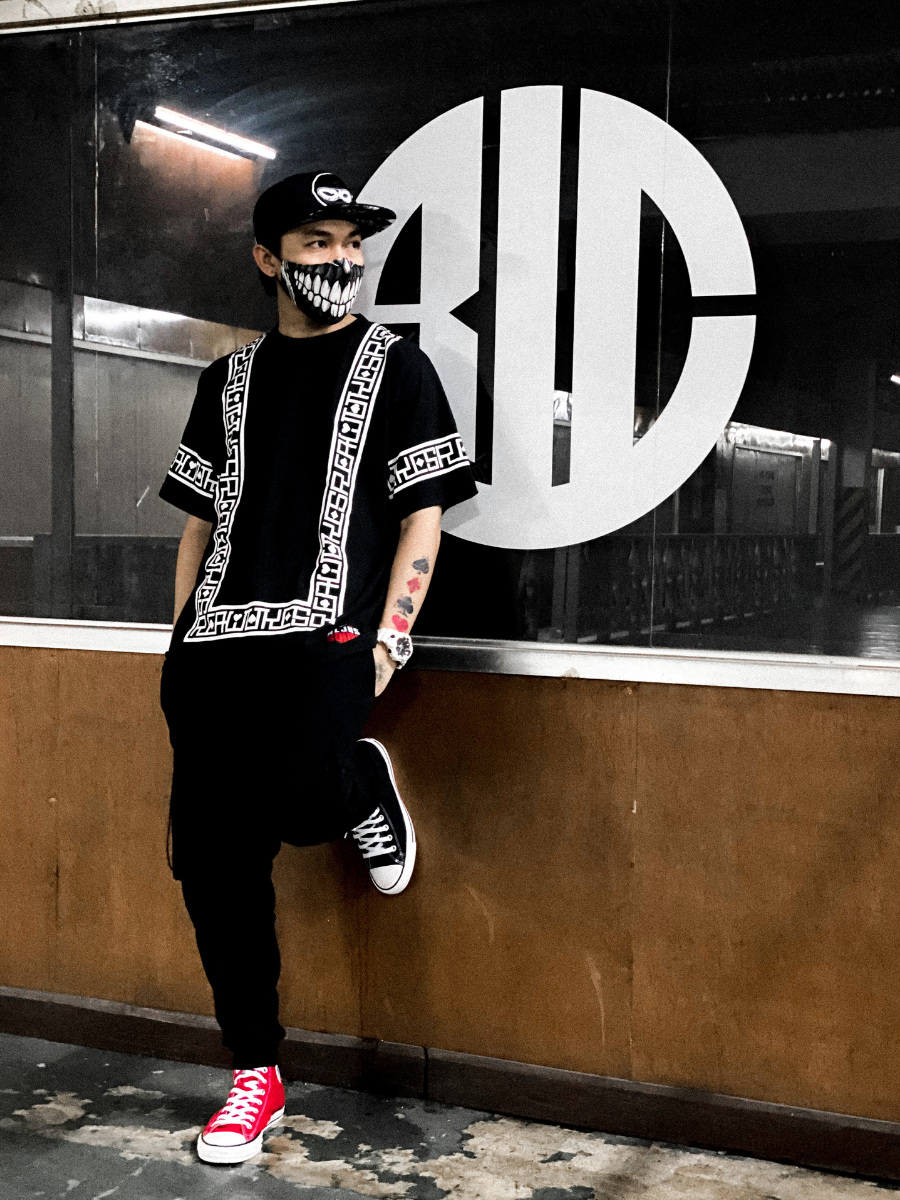 MONOGRAM - BLACK